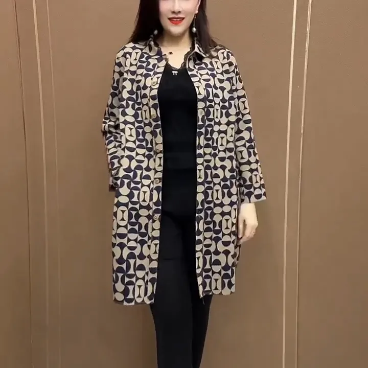 2025新款潮流女士印花圆圈纽扣风衣秋季百搭大码翻领显瘦开衫外套