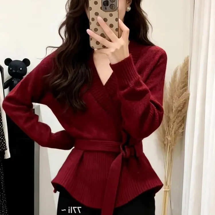 欧货高端大牌圣诞红v领长袖针织衫2025秋冬复古红色绑带收腰毛衣