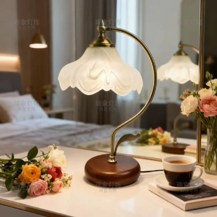 欧式复古台灯客厅卧室床头灯古典浪漫氛围灯花瓣结婚灯书房台灯