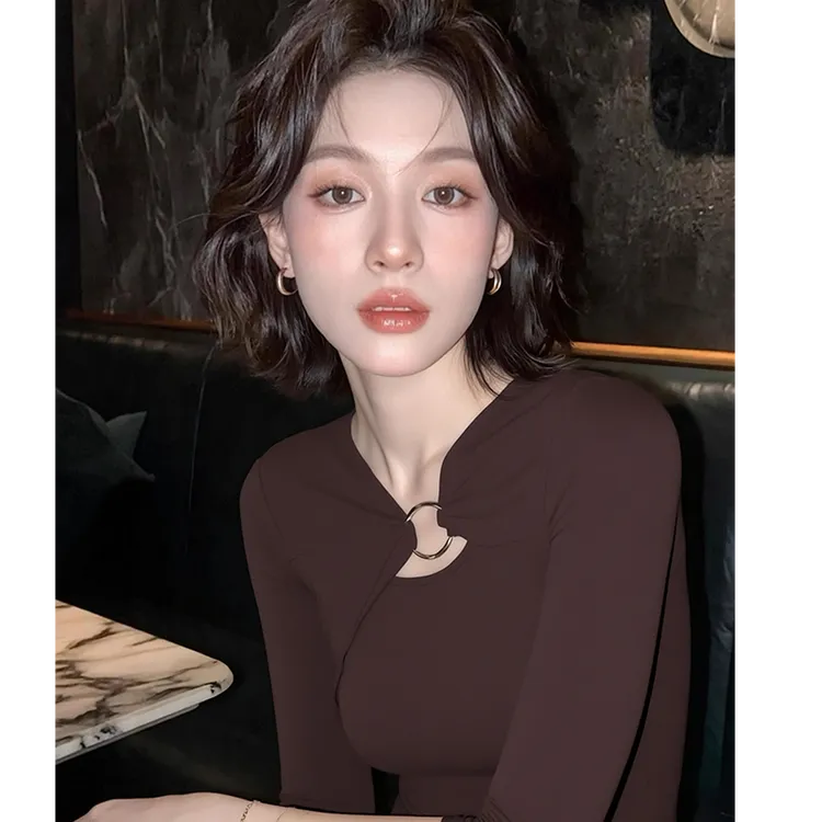 秋季独特咖色正肩女上衣长袖T恤修身气质法式打底衫复古小众百搭
