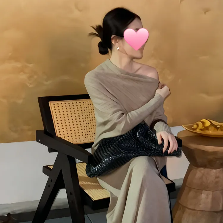 新款秋冬法式慵懒风松弛感斜肩安迪绒上衣女套装