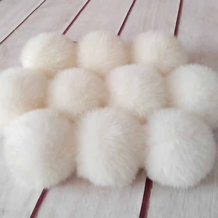 8CM仿兔毛毛球 后面有皮筋扣