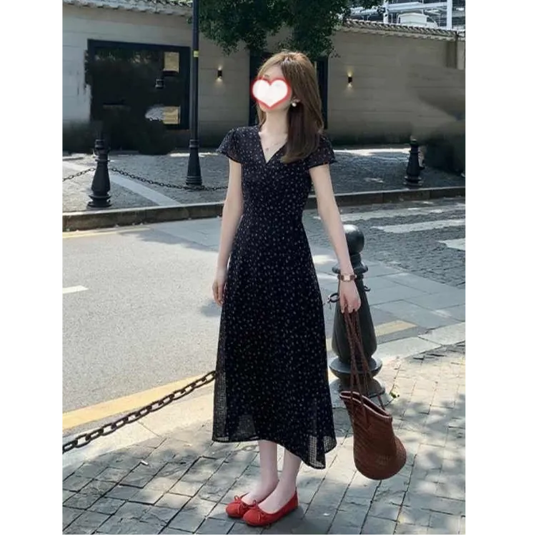 轻奢时髦小个子V领短袖碎花连衣裙女2025夏长款法式气质收腰长裙