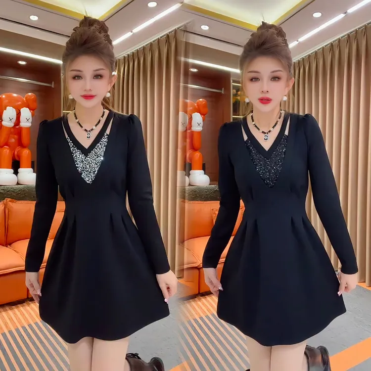 修身常规套头款中长裙2025冬季新款收腰连衣裙女装打底长袖拼接