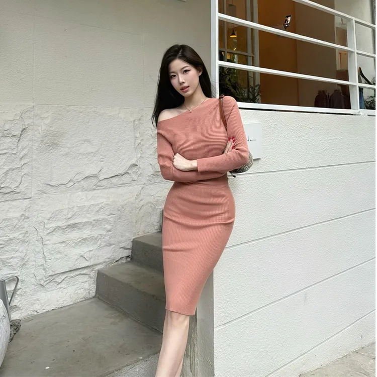 女人味十足斜肩蝙蝠袖针织长裙女性感露肩包臀一步裙修身打底裙子