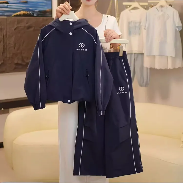 女童连帽冲锋衣外套套装春秋2025新款宽松运动夹克衫工装裤中学生