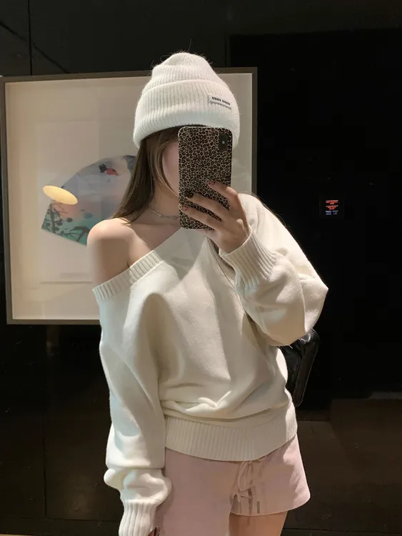 WRXS早秋氛围感穿搭一字肩斜肩长袖针织衫宽松显瘦休闲百搭上衣潮