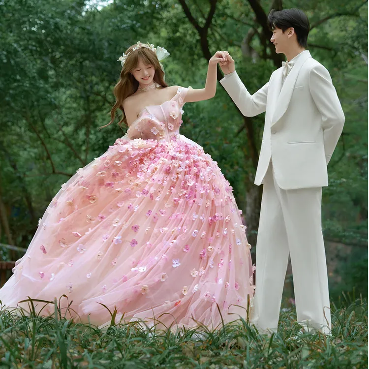 影楼主题服装2025新款法式轻婚纱摄影高端森系一字肩粉色抹胸礼服