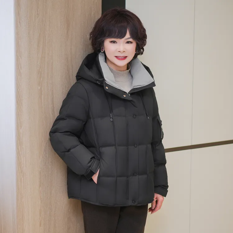 妈妈冬装短款羽绒服女中老年女装洋气冬季中年连帽白鸭绒外套加厚