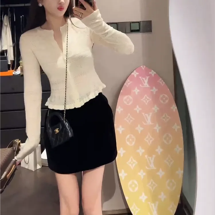 2025秋季百搭氛围高级薄款花边针织衫+丝绒裤裙两件套LK2505540