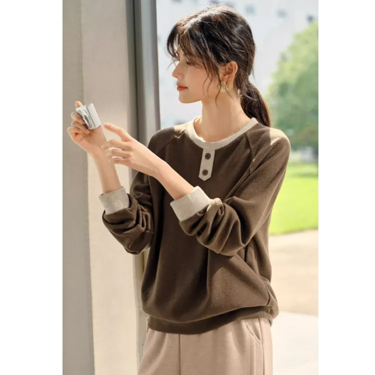 秋冬高级感穿搭美拉德撞色磨毛绒感卫衣女新款宽松休闲运动上衣