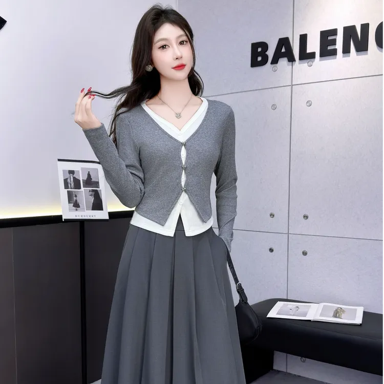 爆款套装长裙新款设计感百褶裙撞色V领长袖开衫休闲百搭短袖上衣