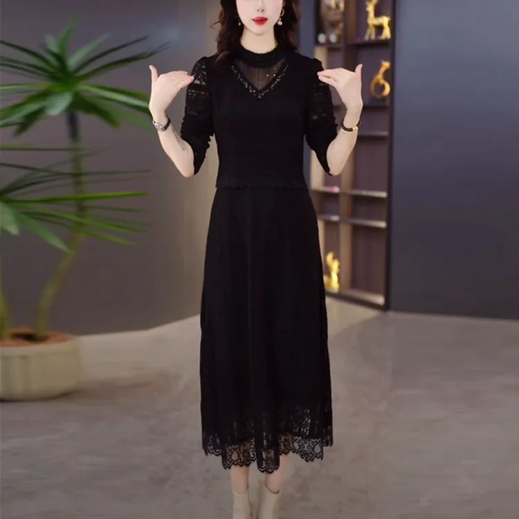 钩花刺绣气质轻奢女装2025秋冬新款时尚黑色假两件显瘦打底连衣裙