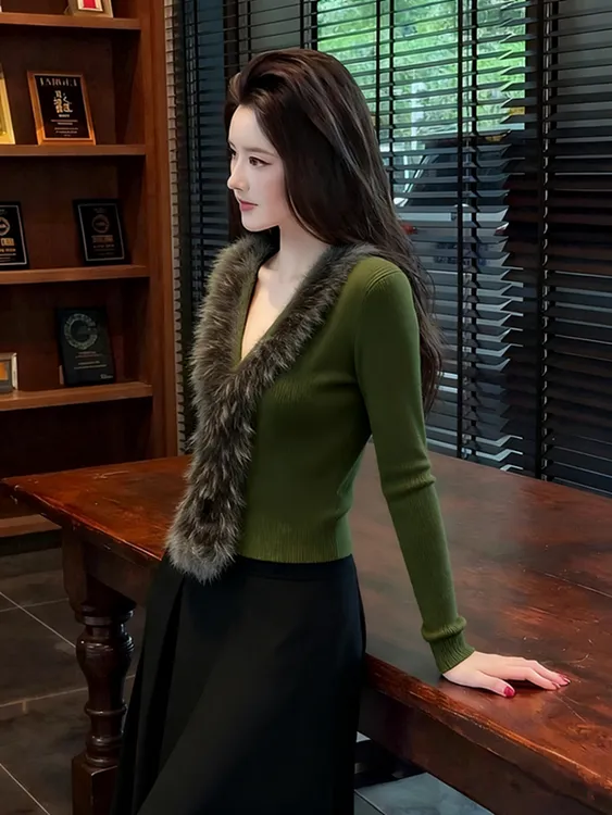 深冬独特超好看内搭毛衣轻奢高端气质修身橄榄绿毛毛针织打底上衣