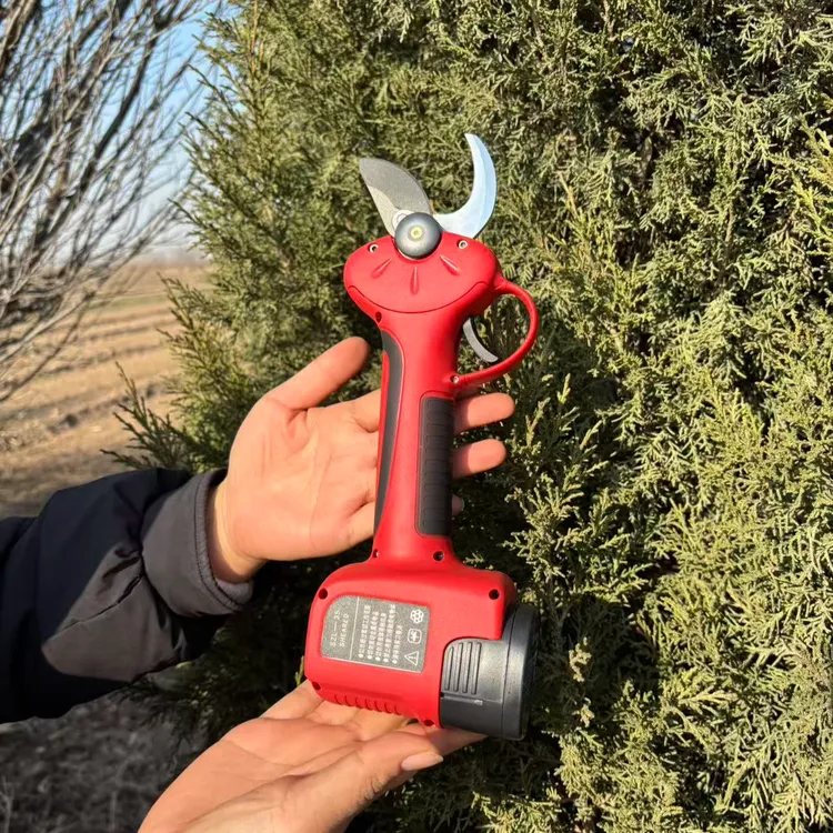 三只鹿高端电动修枝剪升级高枝剪加长杆1.4米1.8米加厚高空果剪