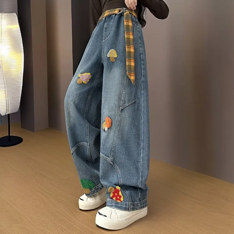 女童秋冬加绒牛仔裤2025新款洋气6-12岁加厚百搭宽松绣蘑菇弯刀裤