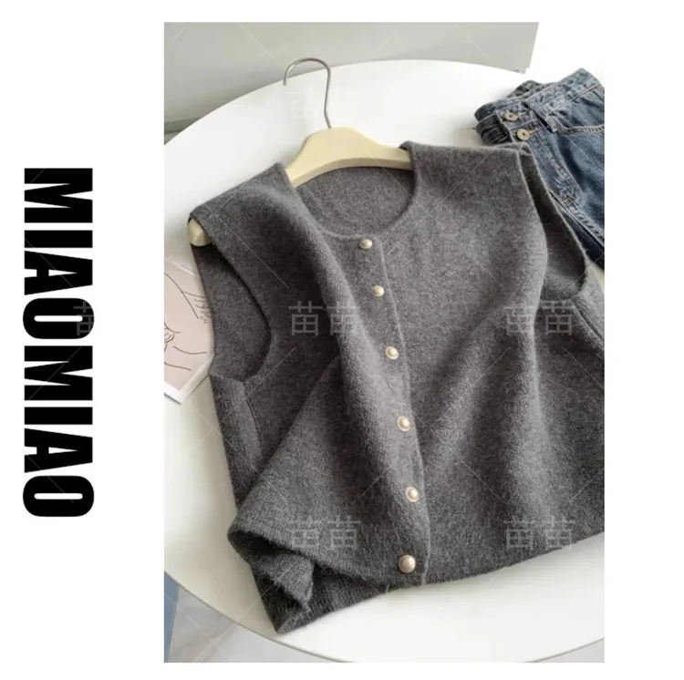 【大码】7502温柔系金扣子气质百搭针织马甲背心女叠穿内搭上衣