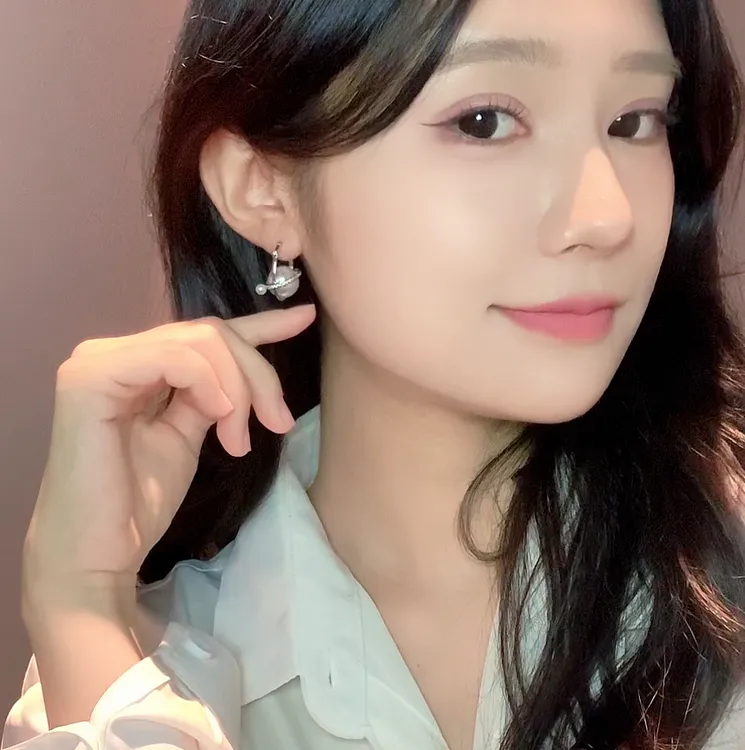 铜合金仿珍珠耳饰 小众气质时尚设计感星球珍珠耳扣女个性温柔