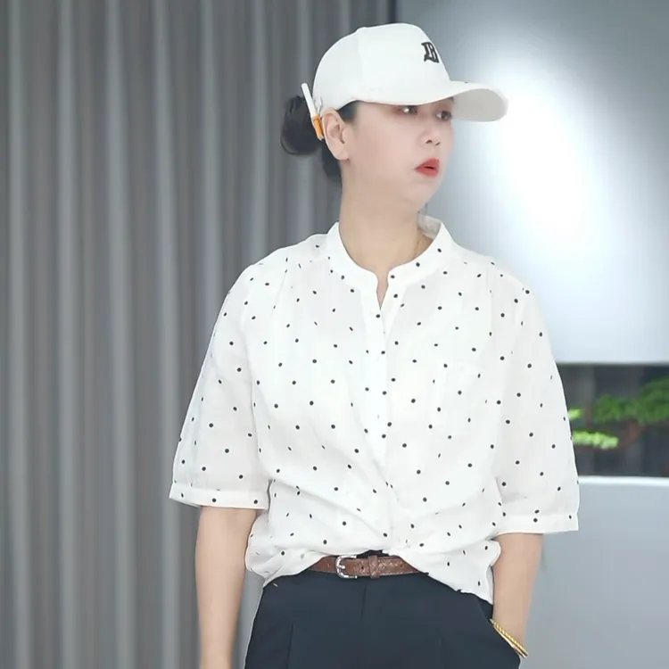 Huangxiaoqi Cowboy纯棉波点双层纱中袖V领衬衫女夏季薄透气66121