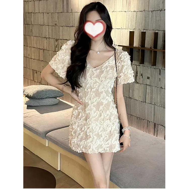 轻奢气质小香风v领钩花泡泡袖连衣裙女2025新款夏季小个子短裙女