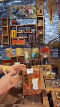 风化老门板丙烯画