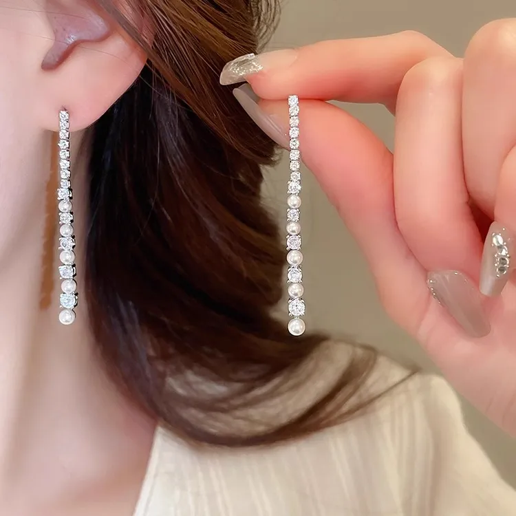 铜合金耳饰 轻奢小众设计感珠珠闪钻流苏耳环女2026新款耳钉耳饰