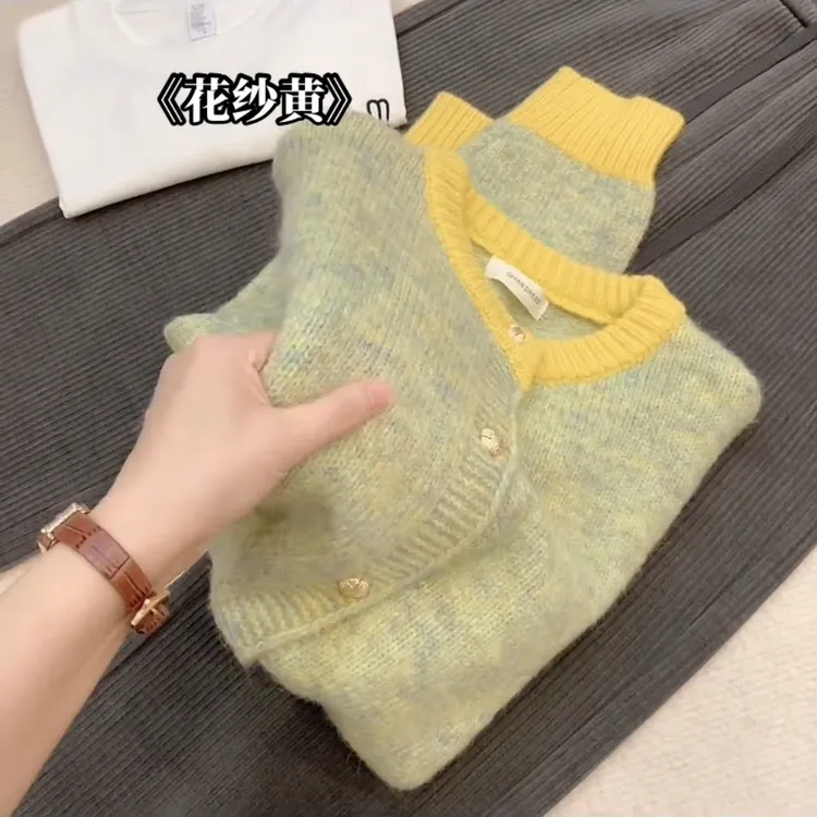 高级感韩系穿搭秋冬爆款黄色针织开衫2025新款气质减龄长袖上衣
