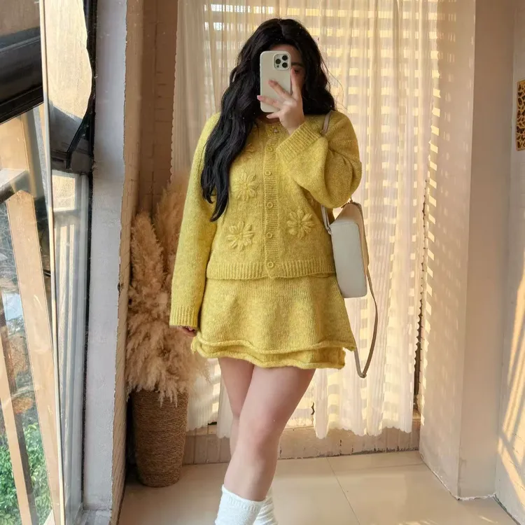 2026韩系减龄气质时尚小清新法式宽松休闲花朵毛衣+短裙套装603