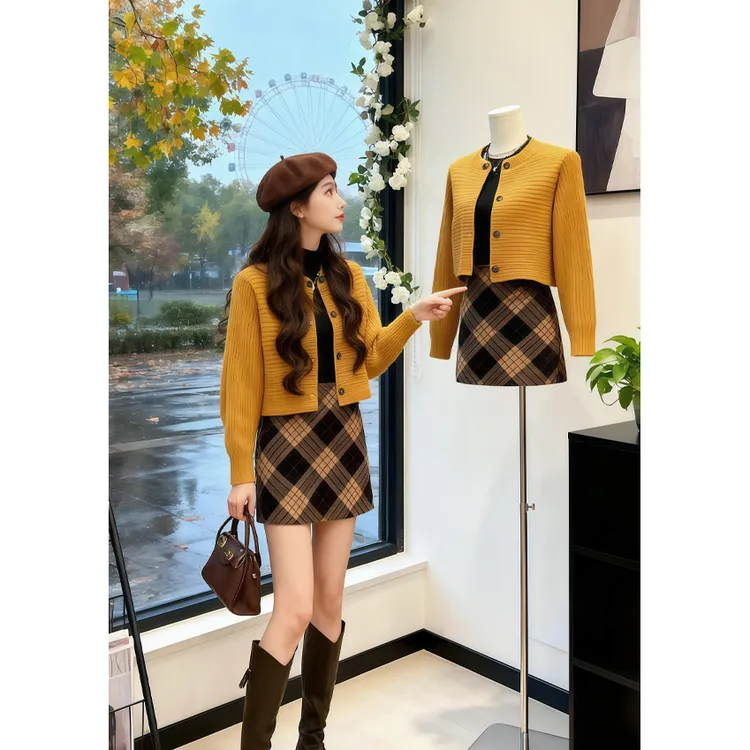 韩系一整套穿搭女2025秋冬季新款黄色开衫上衣配卡其短裙显瘦套装