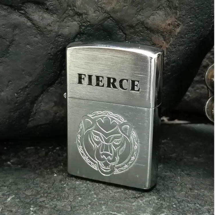 力量拉丝铜质打火机 拳头五角星浮雕 硬汉风高端礼品