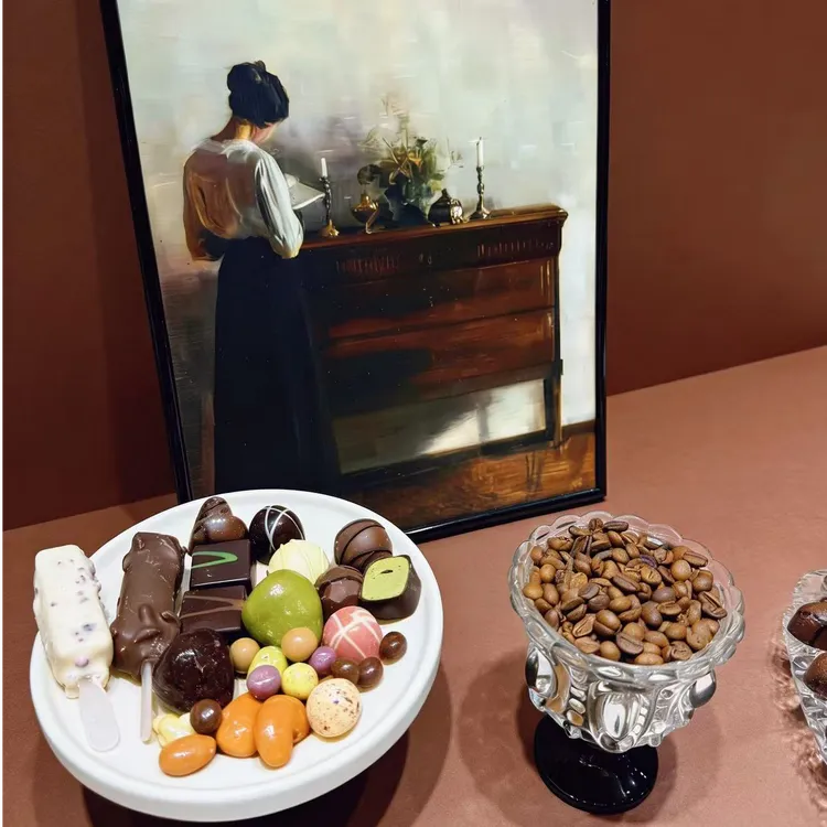 纯可可脂手工巧克力坚果水果夹心巧克力迪拜生巧巧克力可可豆