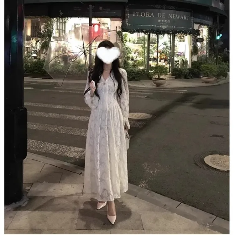 雾月白兰 蕾丝氛围感长袖V领花边收腰长款 连衣裙
