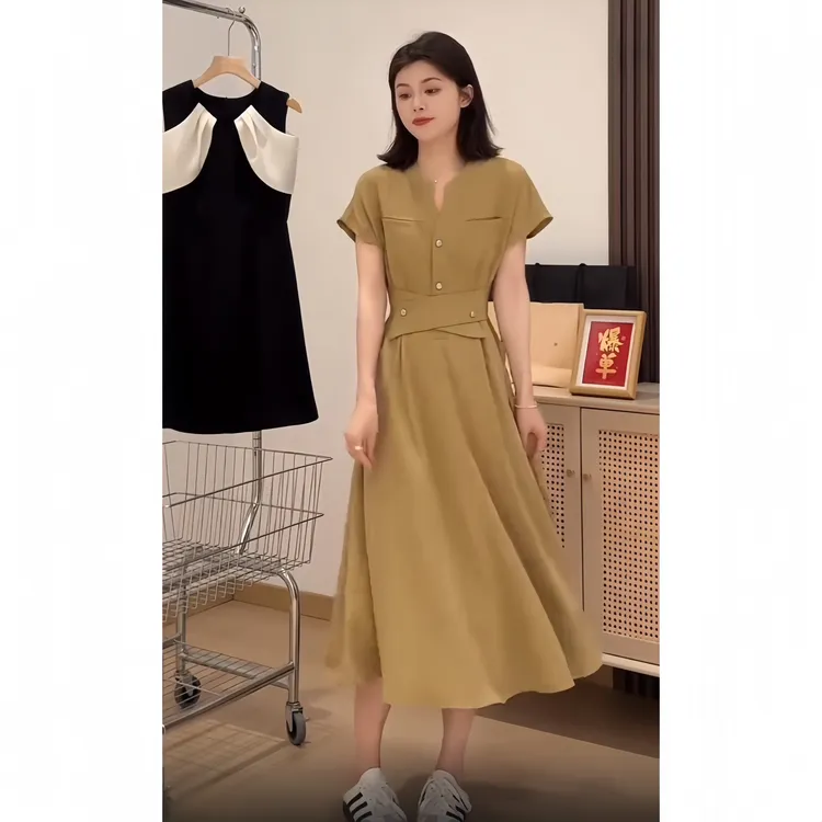 2025秋季大码女装时尚设计感v领连衣裙胖mm遮肉显瘦高级感小裙子