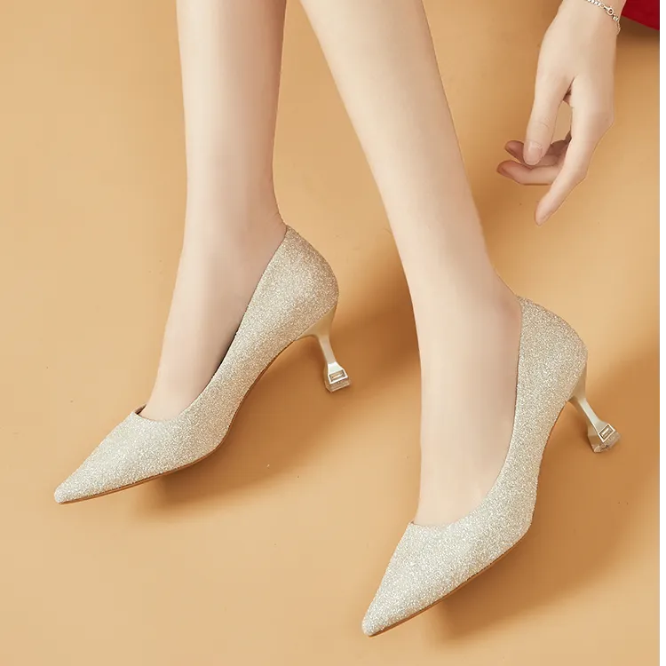 达芙妮法式结婚鞋水晶高跟女鞋2025新款春季尖头细跟婚鞋浅口单鞋