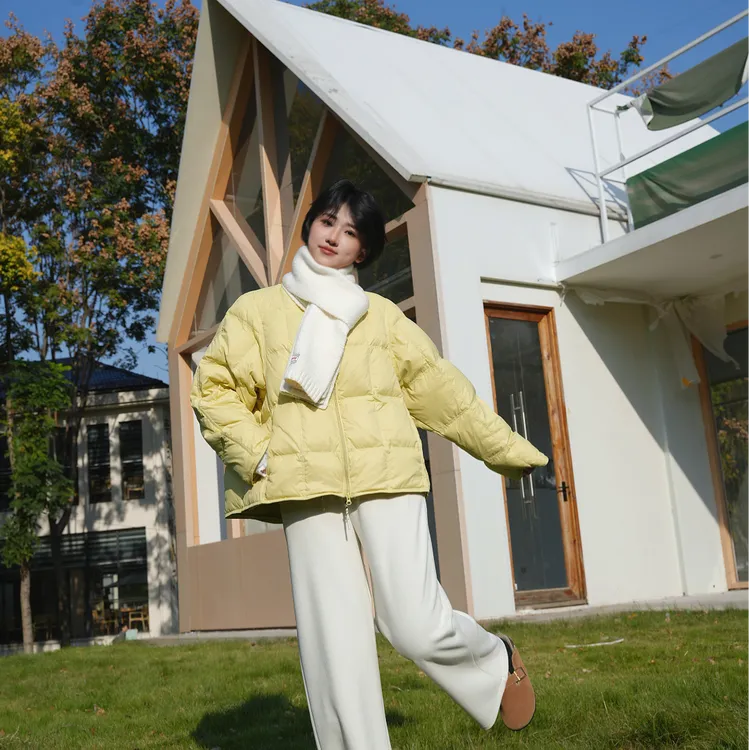 鸭绒格子设计款加厚轻薄保暖纯色圆领女学院风上衣短款羽绒外套