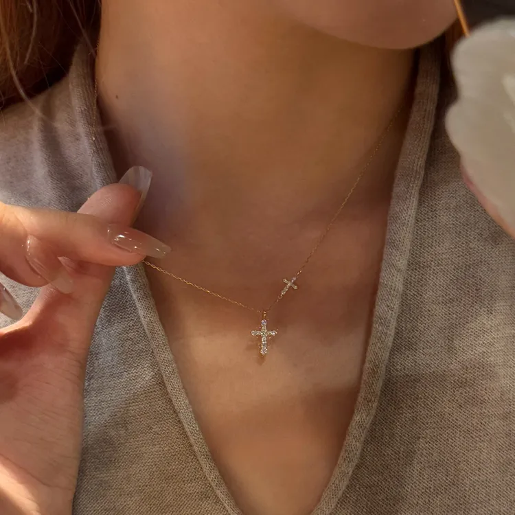 铜合金项链 双十字架吊坠项链女精致简约百搭锆石超闪锁骨链配饰