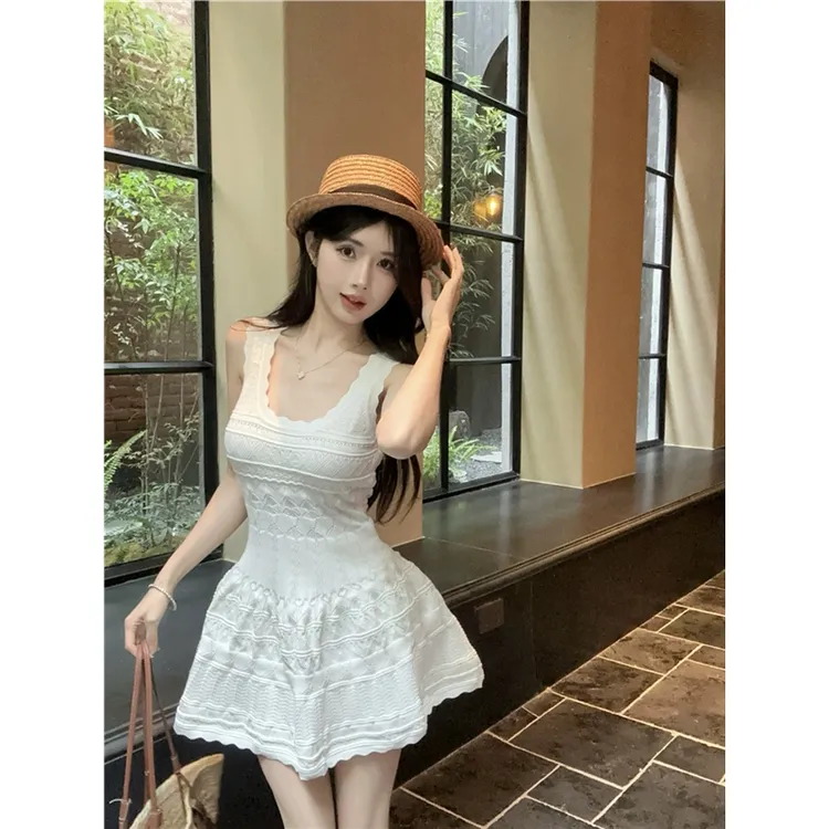 镂空针织吊带连衣裙女夏季纯欲性感收腰蓬蓬裙海边度假抹胸小裙子