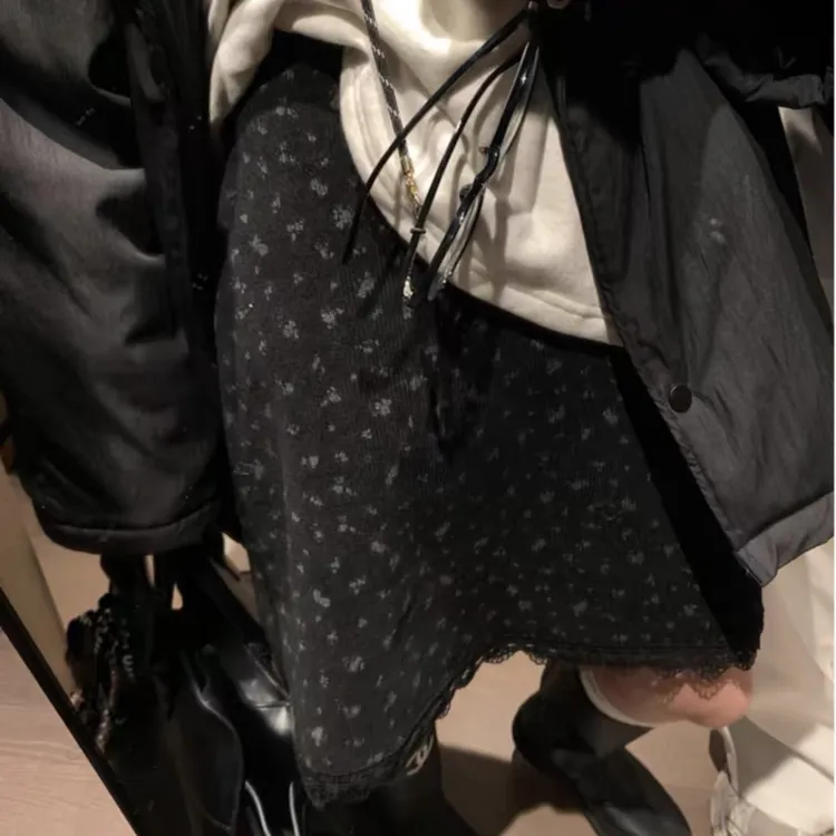 复古碎花灯芯绒半身裙女秋冬季新款a字高腰遮跨显瘦百搭气质短裙