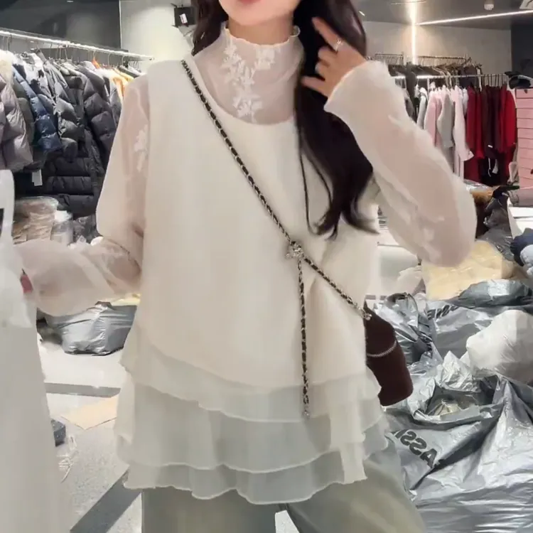 【浪漫仙仙】2026新款设计感拼蕾丝打底针织背心两件套LK2509297