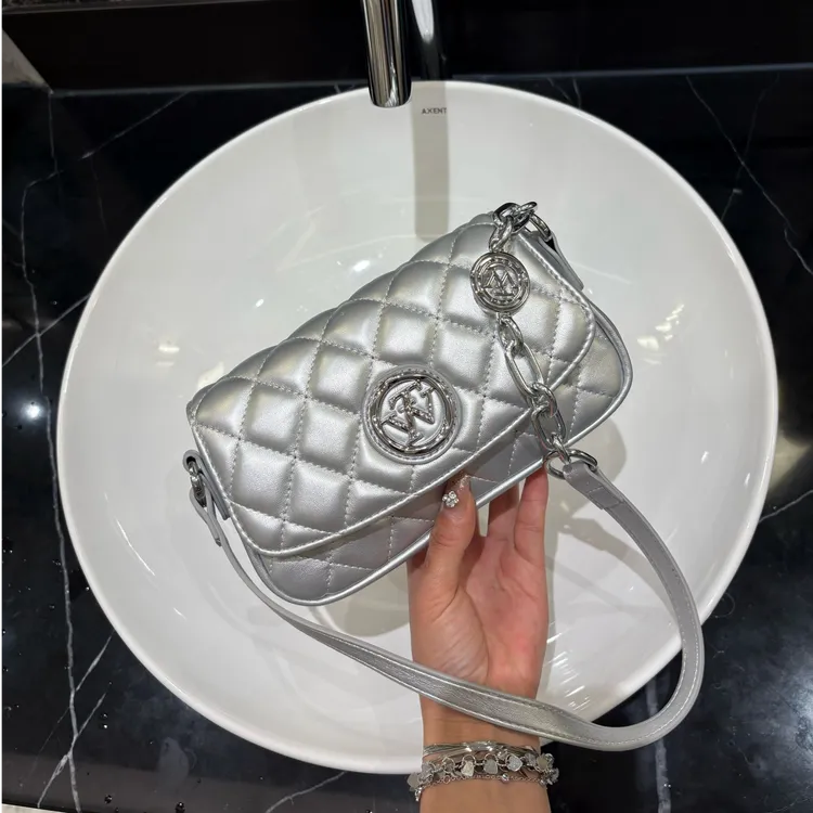 小香风腋下包高档轻奢斜挎包时尚百搭马鞍包2025新款韩版网红款女