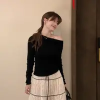 （巴黎之约）2025年秋季新款针织长袖打底显瘦女斜肩上衣