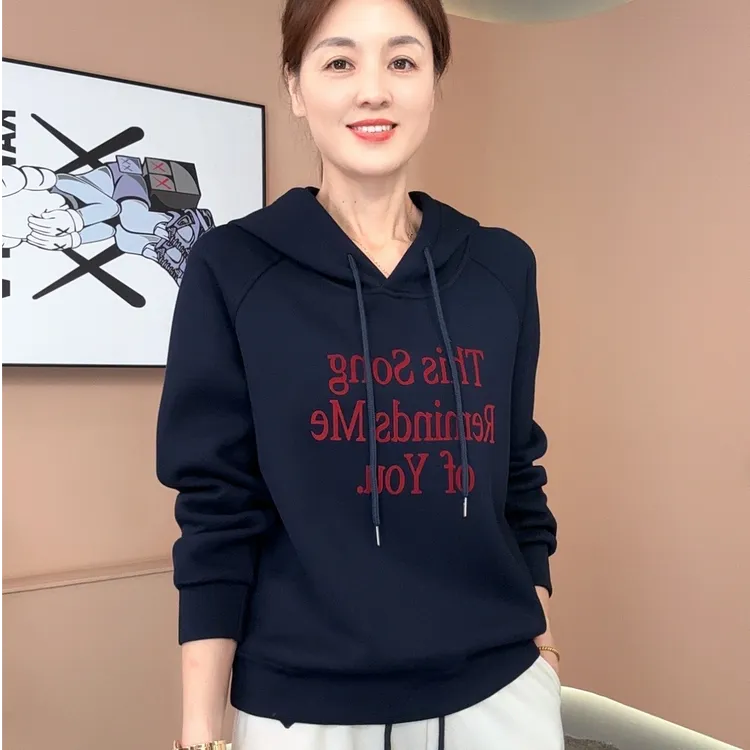2025秋季女士连帽长袖卫衣字母设计洋气减龄时尚休闲上衣8999-04