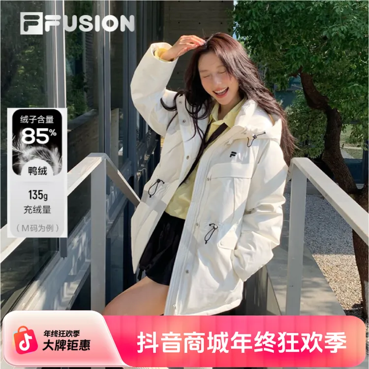 FILA FUSION斐乐中长款羽绒服女25冬宽松保暖连帽外套T11W545905F