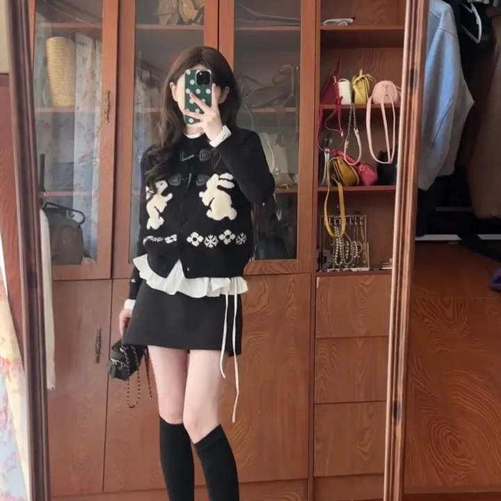 韩系牛角扣兔子绣花长袖针织开衫女秋冬新款复古毛衣短裙两件套