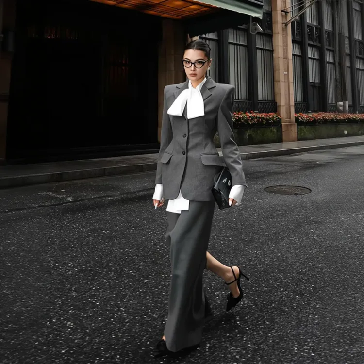 法式赫本风又a又飒灰色西装半身裙两件套装女秋轻奢高级感女人味