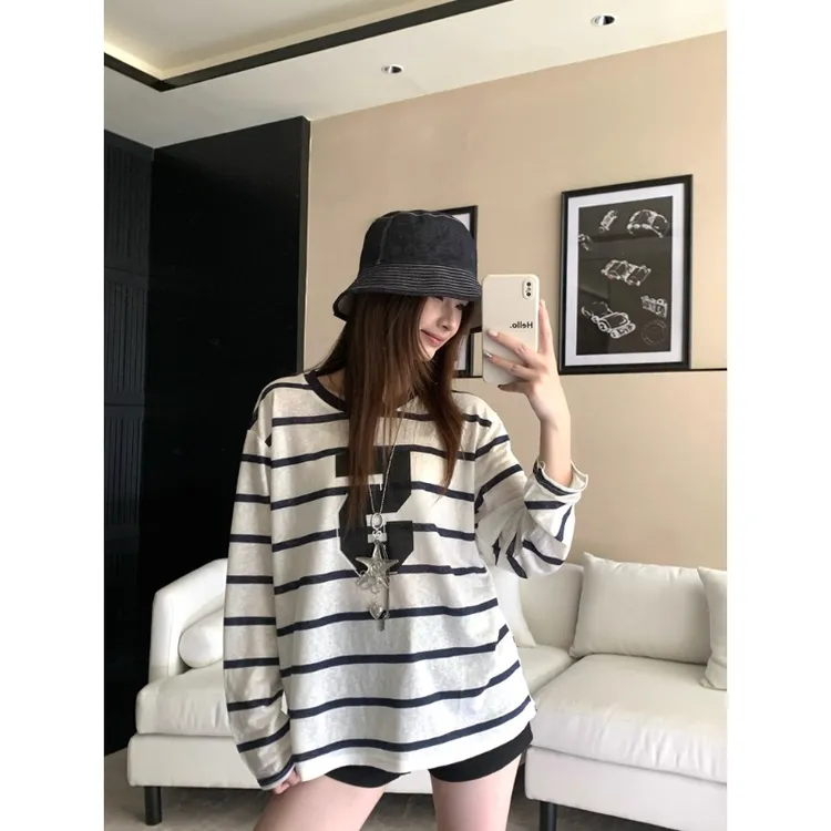 慵懒风宽松显瘦薄款长袖T恤女秋设计感小众印花条纹撞色圆领上衣