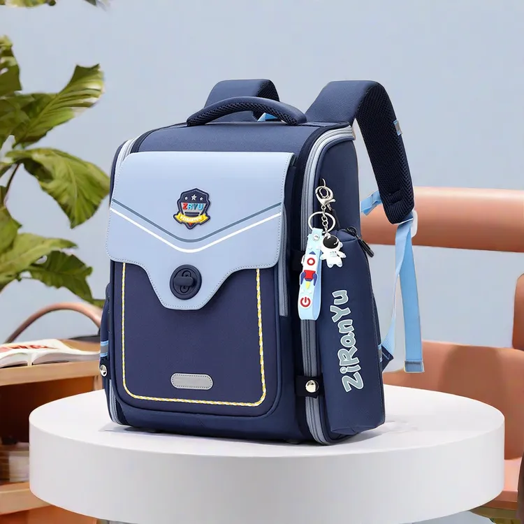 德国小学生1 - 3 - 6年级超轻防水英伦减负护脊书包儿童