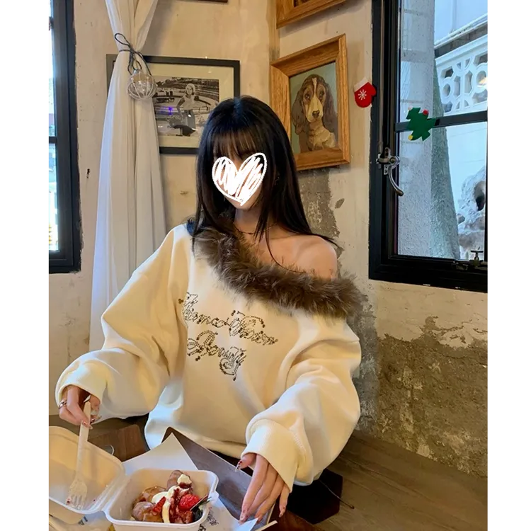 Qykusoblack 秋冬慵懒可拆卸毛毛领烫钻斜肩宽松无帽加绒卫衣女