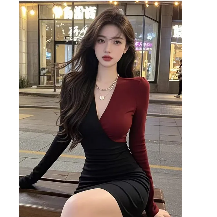 千金名媛风撞色拼接V领长袖连衣裙女秋冬新款时尚气质修身包臀裙