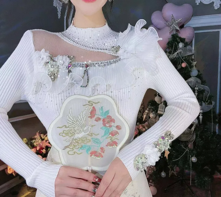 高级感时尚立体钉珠针织衫女秋冬新款修身显瘦名媛百搭毛衣衫